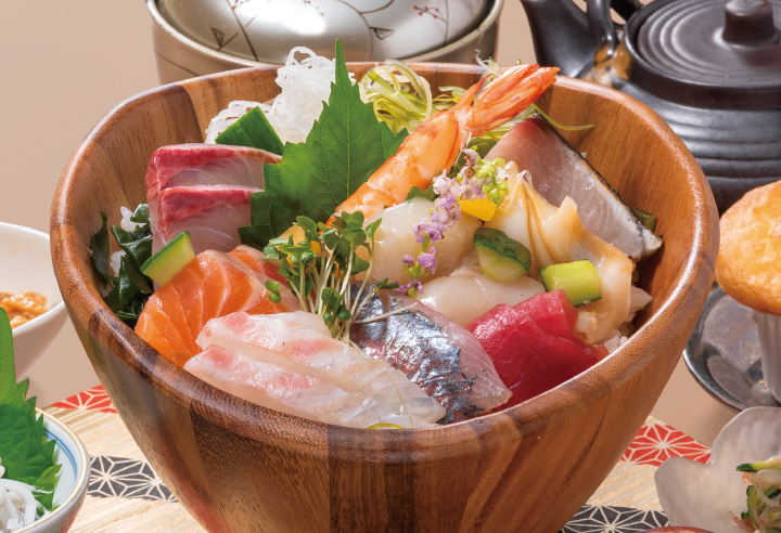 岡山駅前 ランチ 人気定番海鮮丼